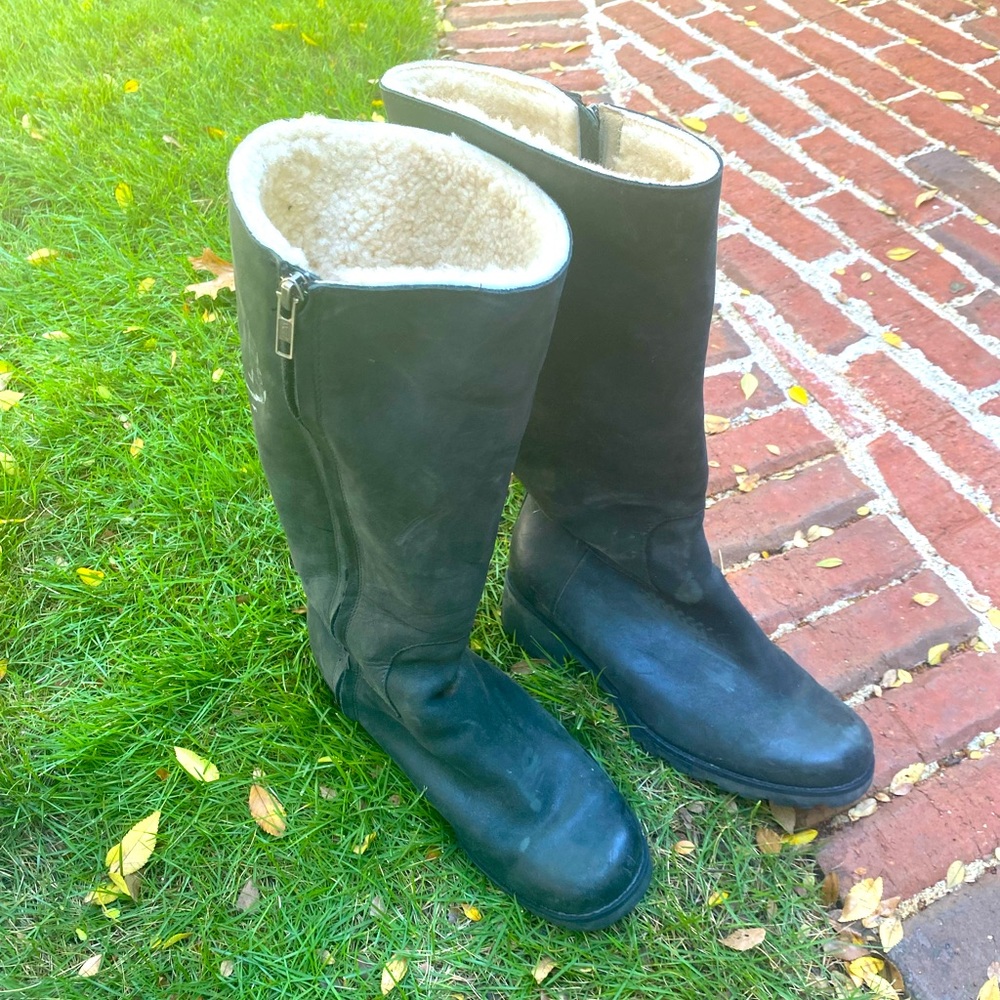 Ugg leather and fleece black boots size 8